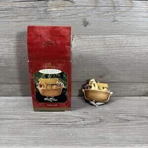 Vintage Hallmark Keepsake Ornament Noah’s Ark 1999